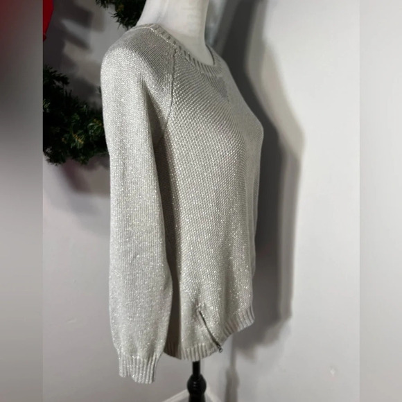 Apt9, M, long sleeve, crewneck, silver metallic sweater with ribbed hems. - Picture 9 of 10